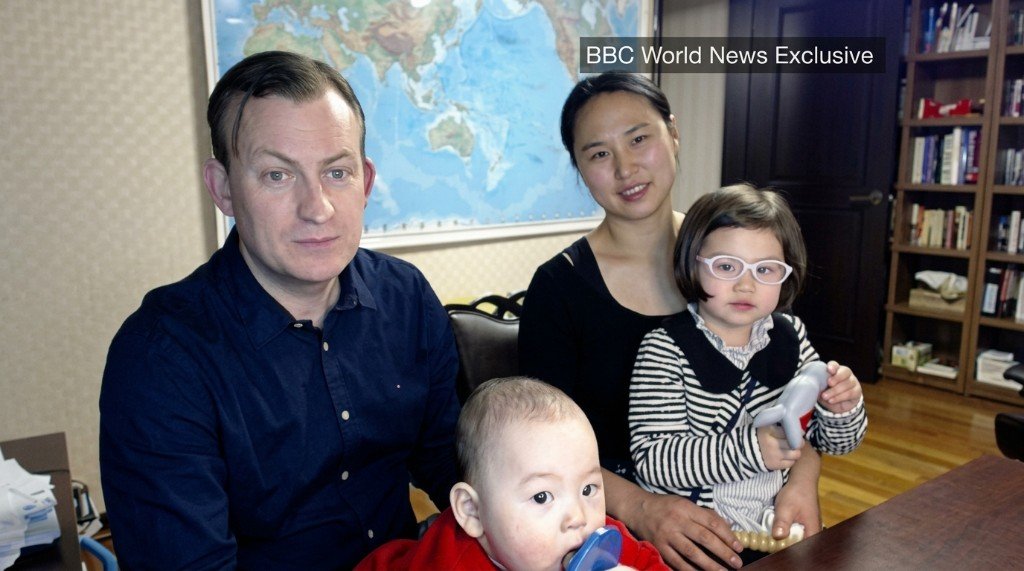 Robert E. Kelly mit seiner Frau Jung-a Kim und ihren Kindern